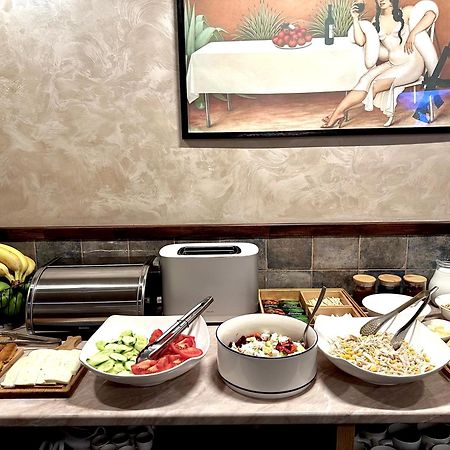 Central Hotel Кутаиси Екстериор снимка