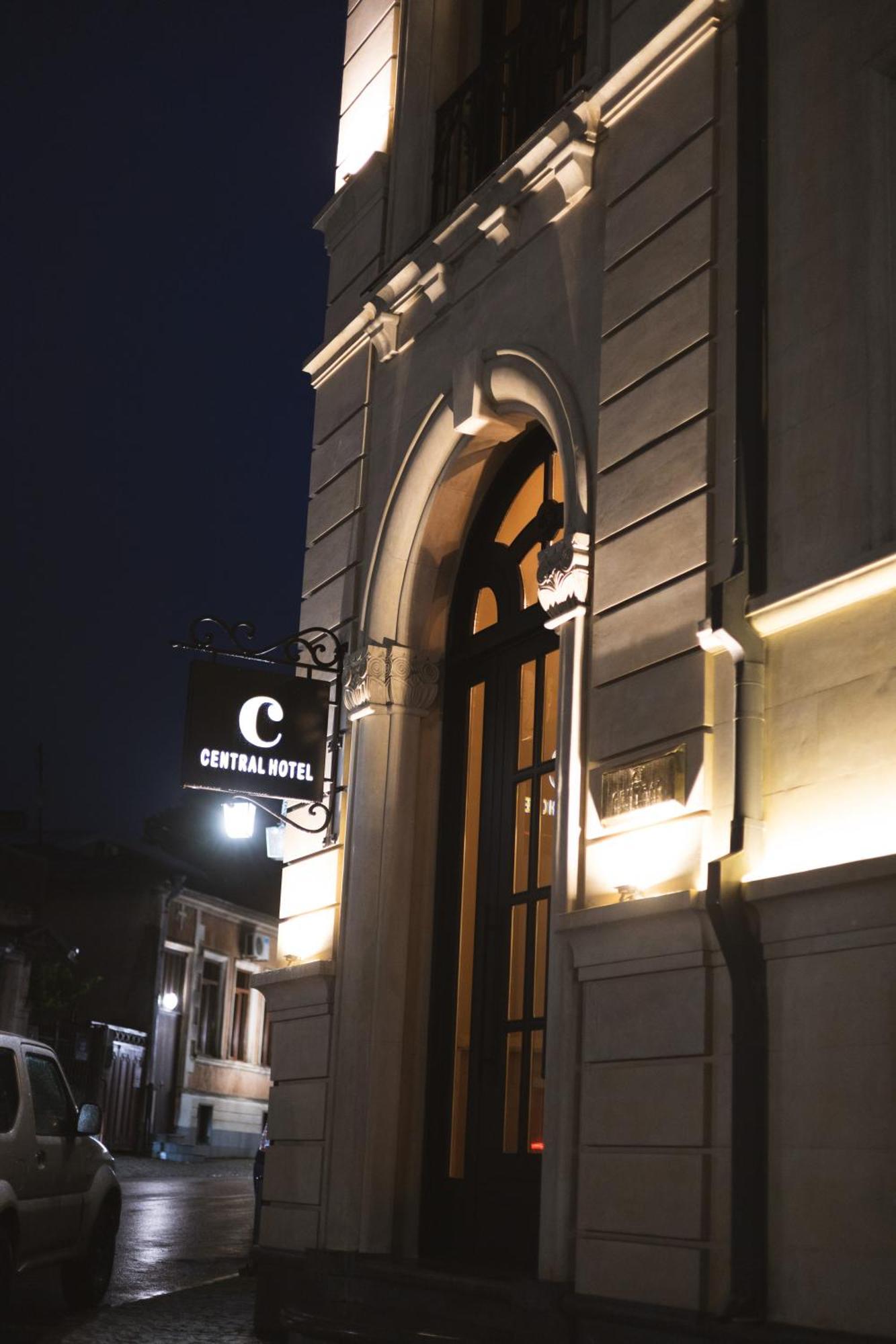 Central Hotel Кутаиси Екстериор снимка