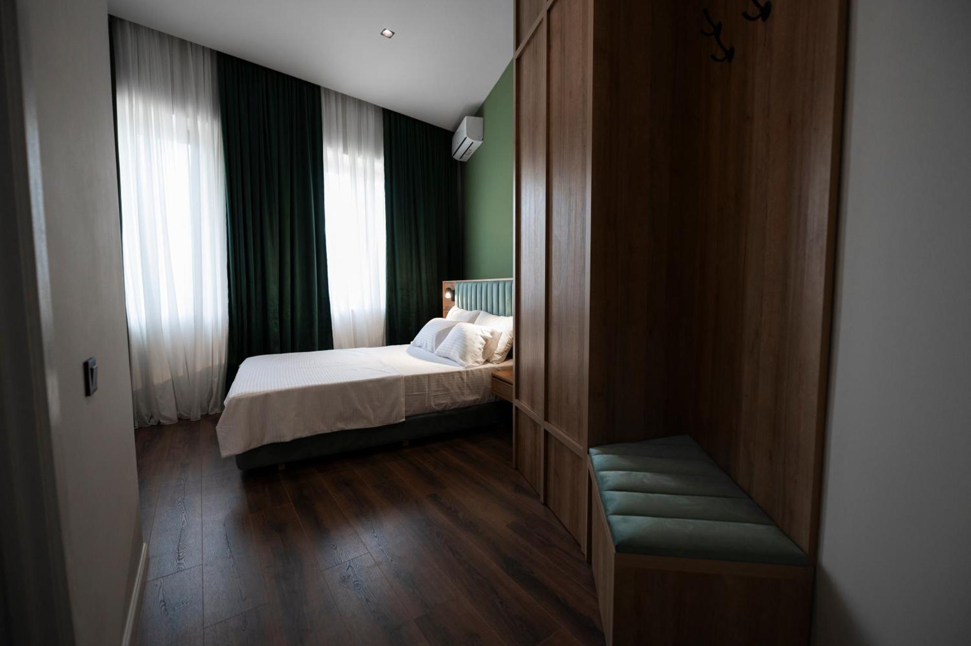 Central Hotel Кутаиси Екстериор снимка